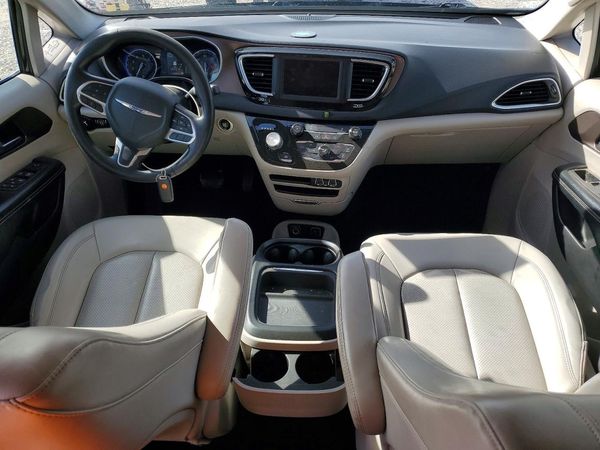 2021 CHRYSLER VOYAGER