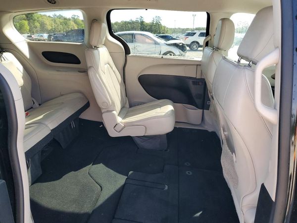 2021 CHRYSLER VOYAGER