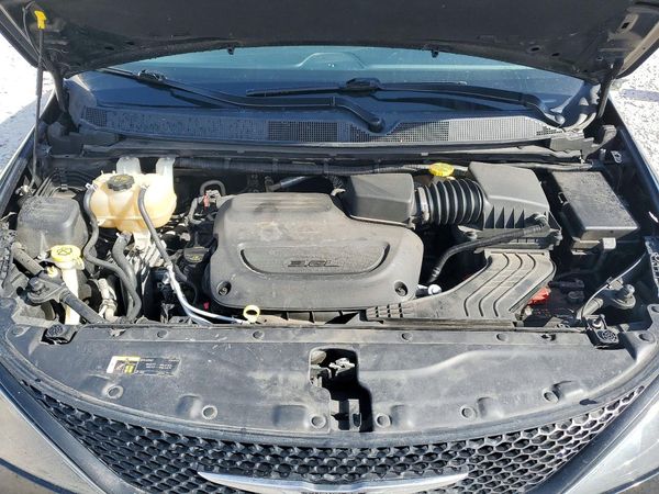 2021 CHRYSLER VOYAGER