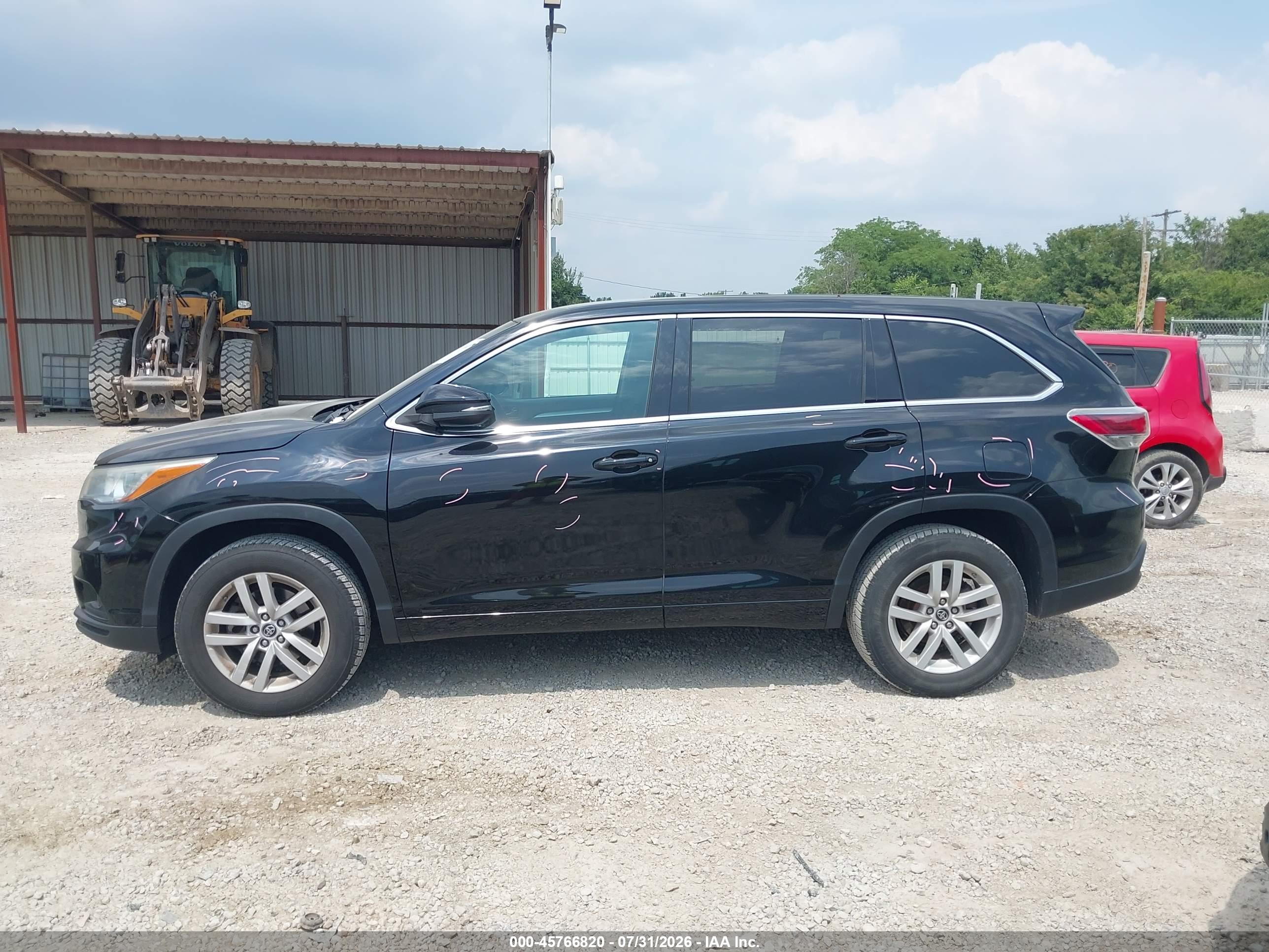 2016 TOYOTA HIGHLANDER LE