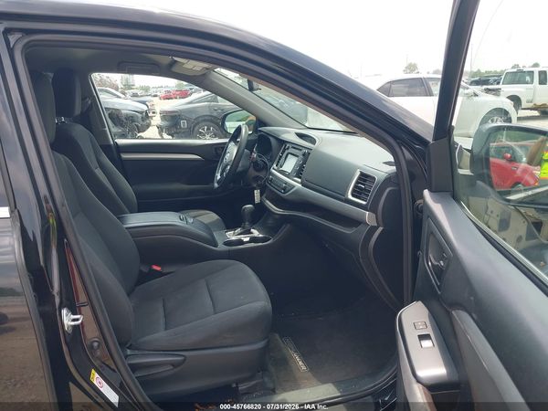 2016 TOYOTA HIGHLANDER LE