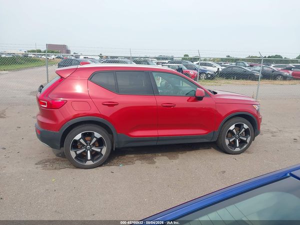 2019 VOLVO XC40 T5 MOMENTUM