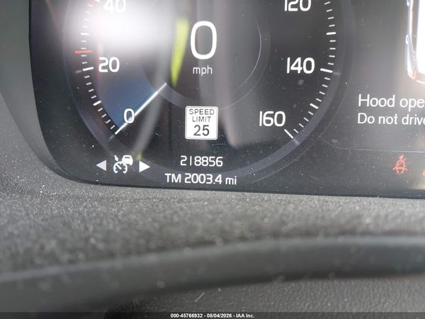 2019 VOLVO XC40 T5 MOMENTUM
