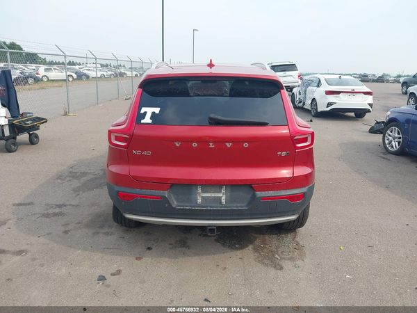 2019 VOLVO XC40 T5 MOMENTUM