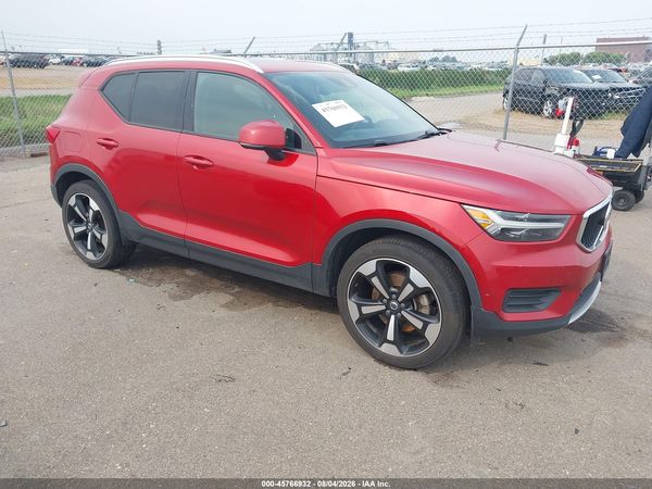 2019 VOLVO XC40 T5 MOMENTUM