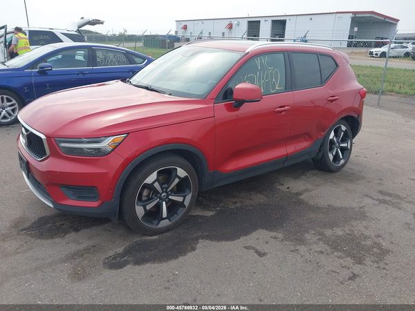 2019 VOLVO XC40 T5 MOMENTUM