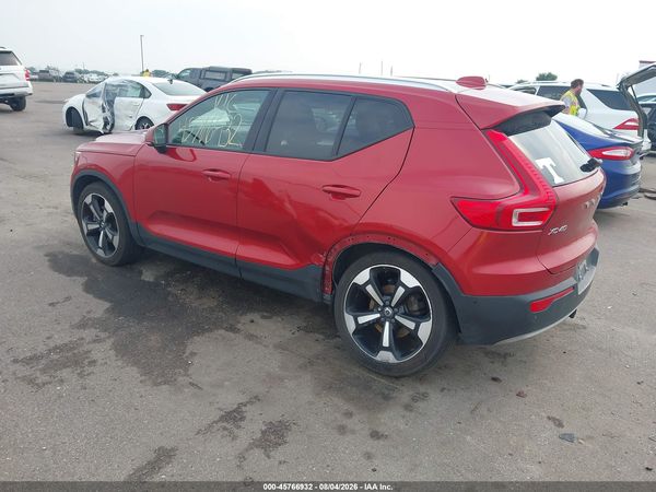 2019 VOLVO XC40 T5 MOMENTUM