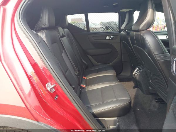 2019 VOLVO XC40 T5 MOMENTUM