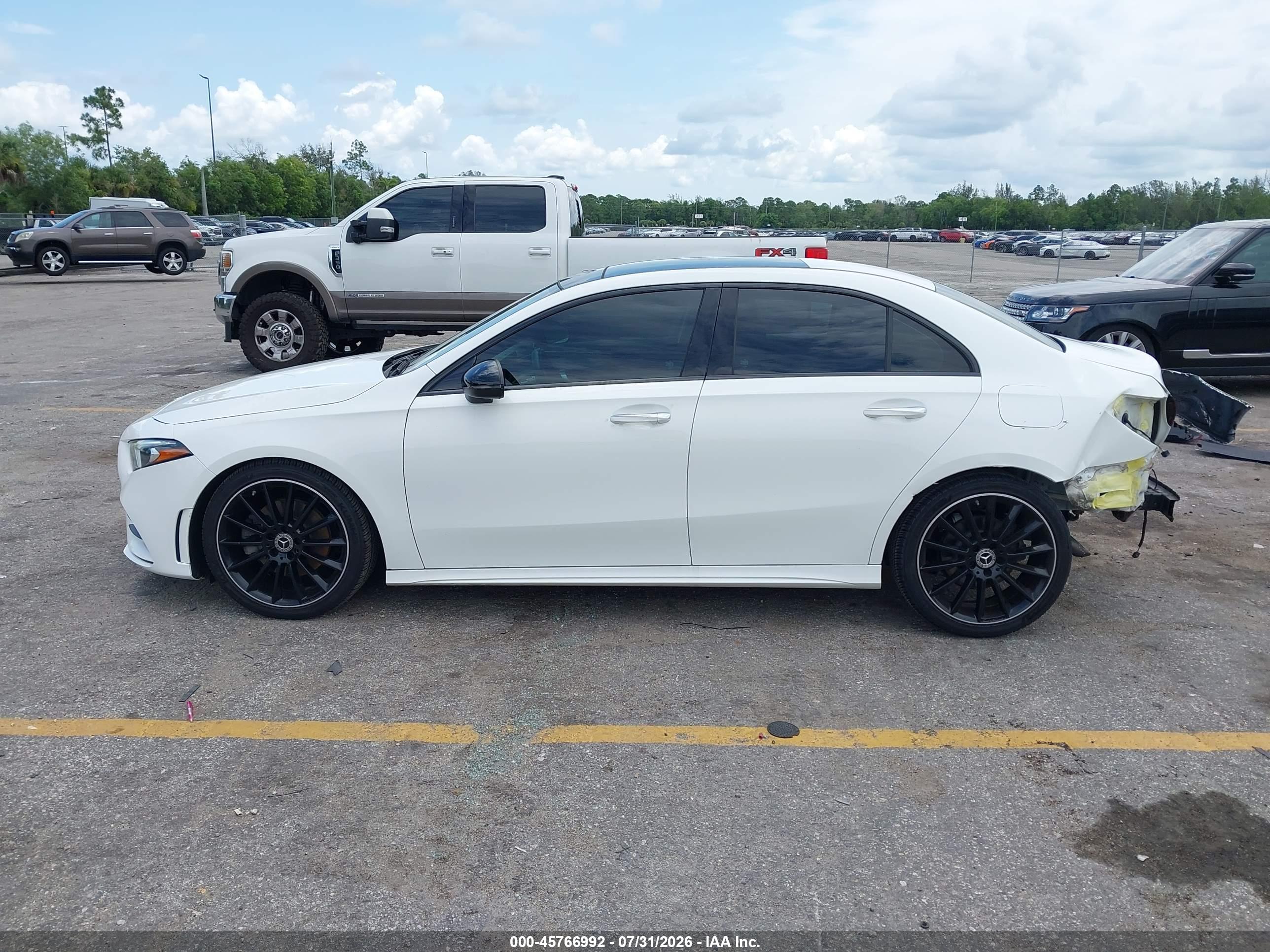 2022 MERCEDES-BENZ A 220 A220