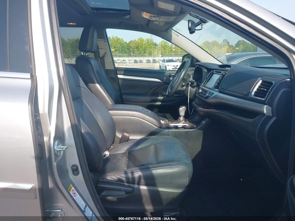 2016 TOYOTA HIGHLANDER XLE V6