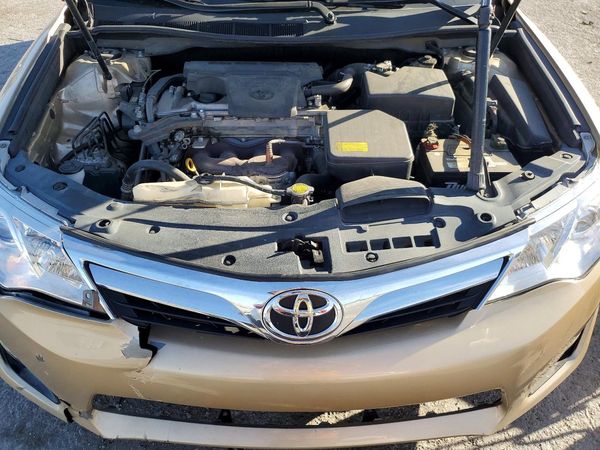 2012 TOYOTA CAMRY — Engine bay