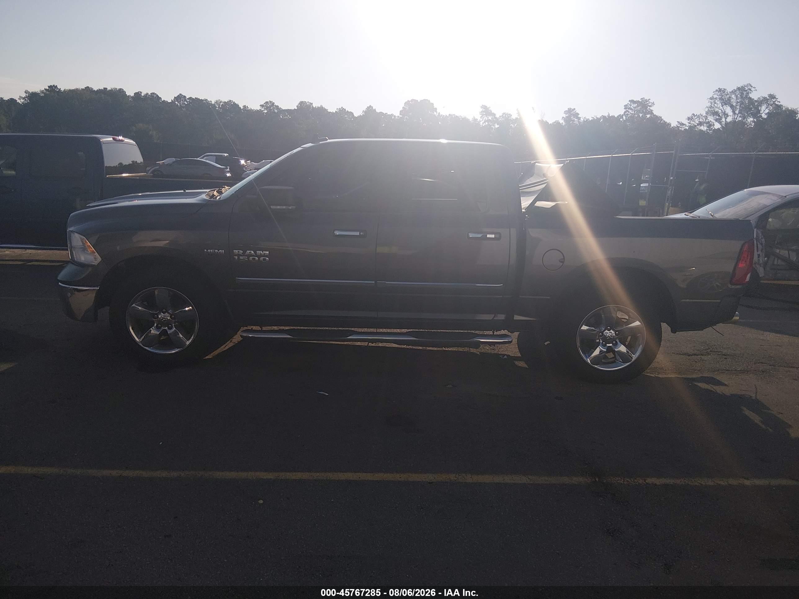 2016 RAM 1500 SLT