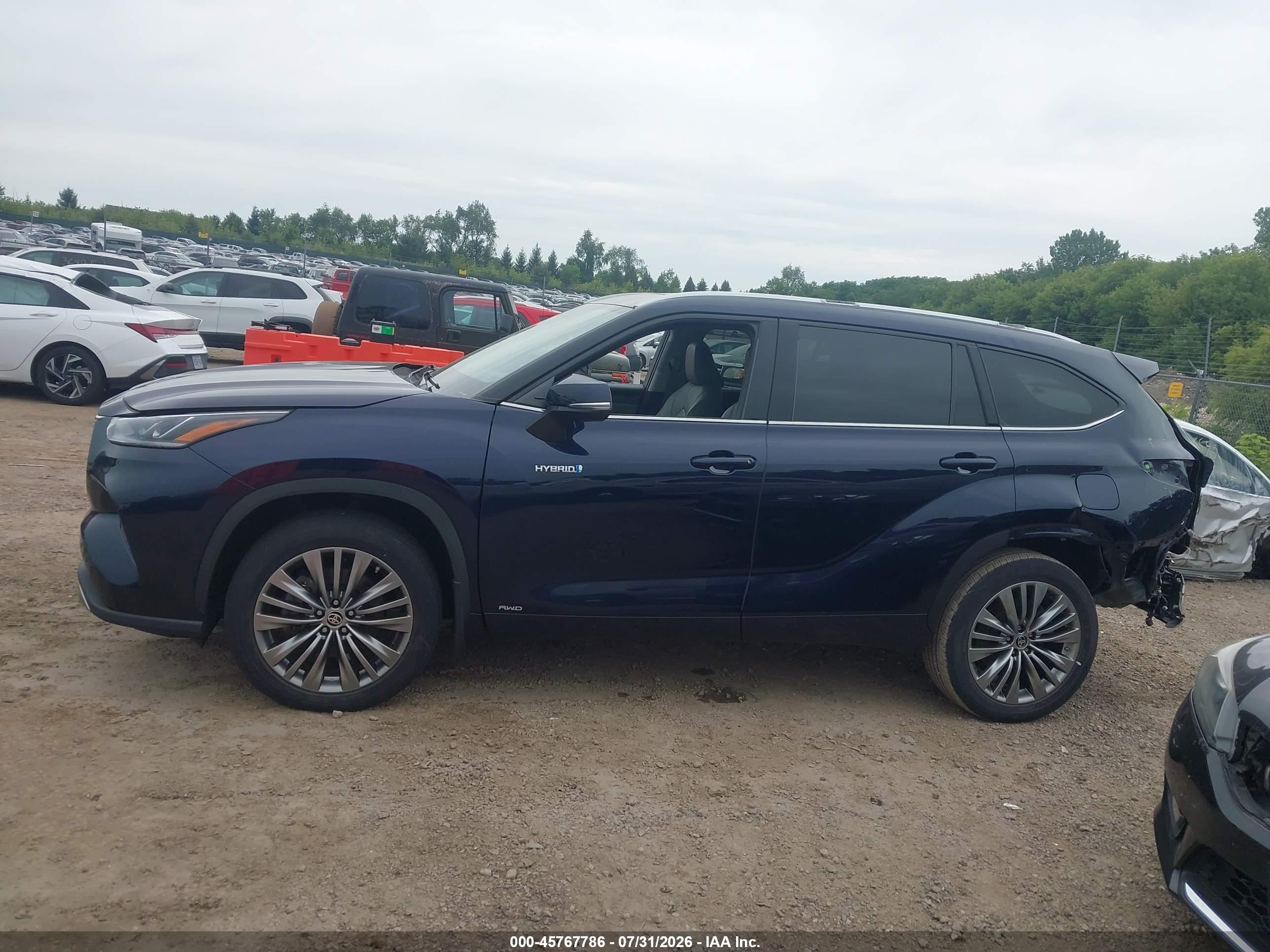 2020 TOYOTA HIGHLANDER HYBRID PLATINUM