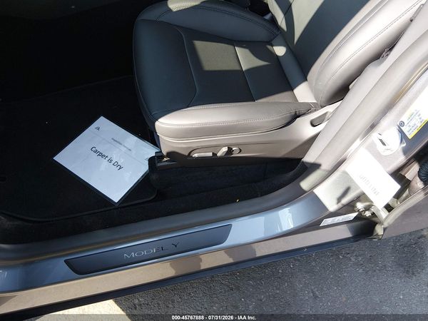 2026 TESLA MODEL Y