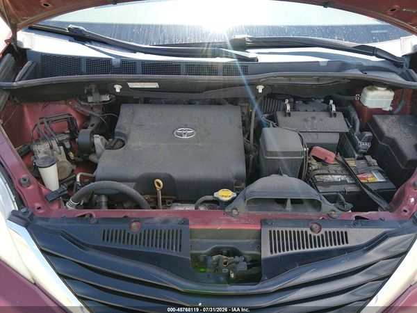 2014 TOYOTA SIENNA LE V6 8 PASSENGER