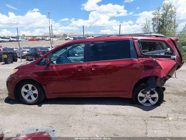 2014 TOYOTA SIENNA