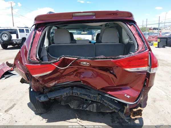 2014 TOYOTA SIENNA LE V6 8 PASSENGER