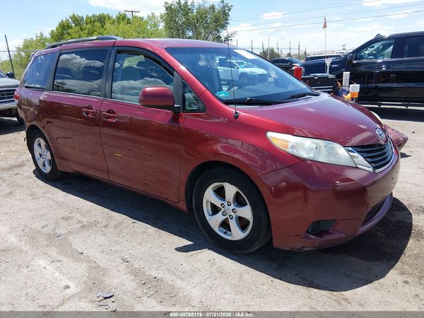 2014 TOYOTA SIENNA LE V6 8 PASSENGER