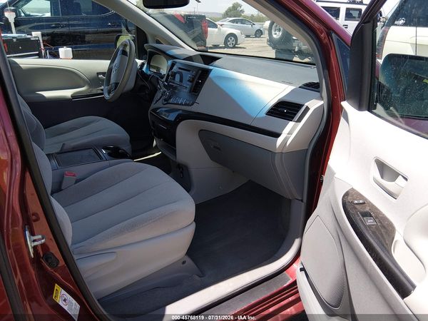 2014 TOYOTA SIENNA LE V6 8 PASSENGER