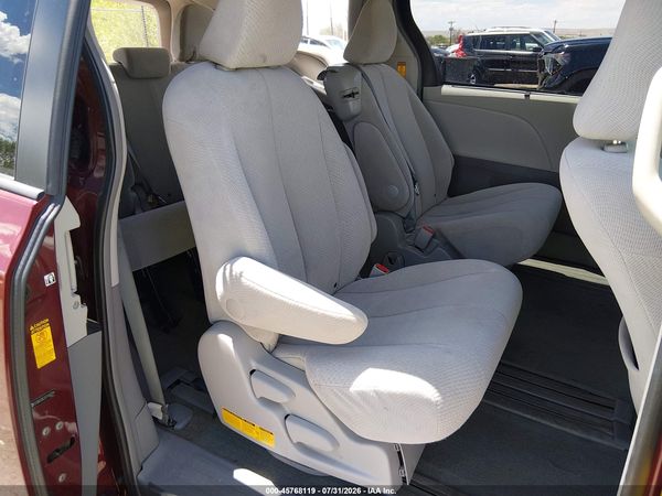 2014 TOYOTA SIENNA LE V6 8 PASSENGER
