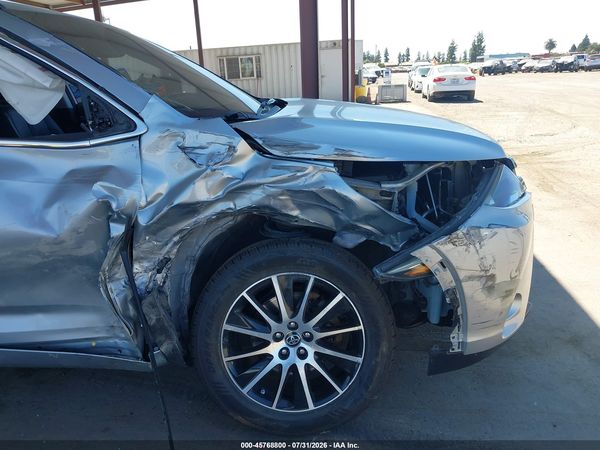 2017 TOYOTA HIGHLANDER SE