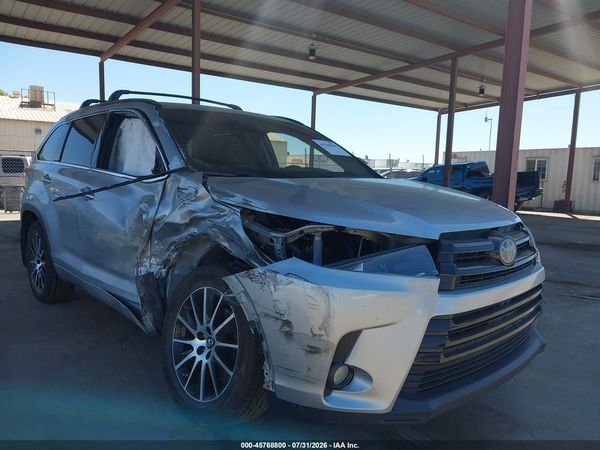 2017 TOYOTA HIGHLANDER SE