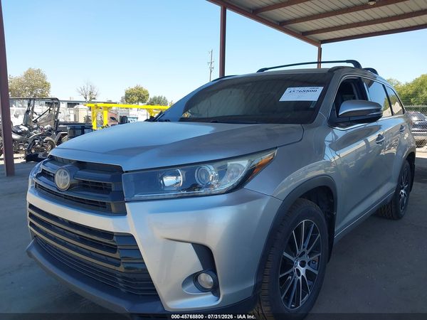 2017 TOYOTA HIGHLANDER SE