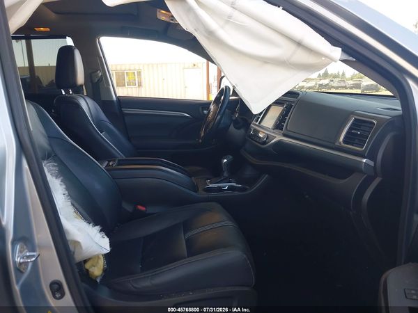 2017 TOYOTA HIGHLANDER SE