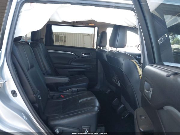 2017 TOYOTA HIGHLANDER SE