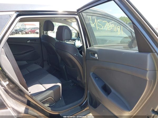 2017 HYUNDAI TUCSON SE