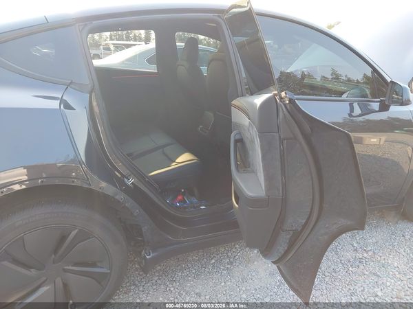 2026 TESLA MODEL Y