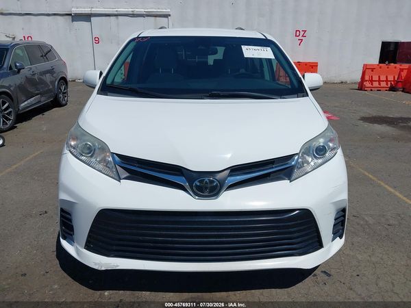 2018 TOYOTA SIENNA LE 8 PASSENGER