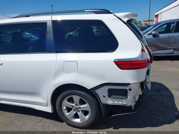 2018 TOYOTA SIENNA LE 8 PASSENGER