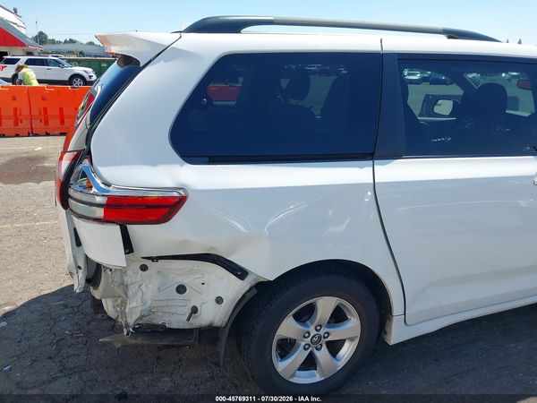 2018 TOYOTA SIENNA LE 8 PASSENGER