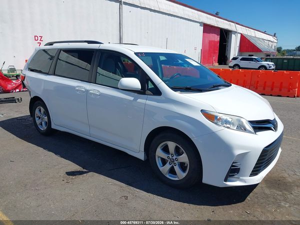 2018 TOYOTA SIENNA LE 8 PASSENGER