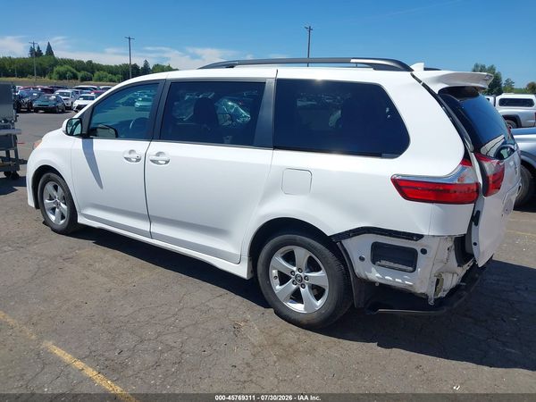 2018 TOYOTA SIENNA LE 8 PASSENGER