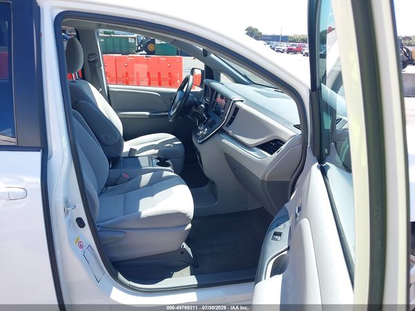 2018 TOYOTA SIENNA LE 8 PASSENGER