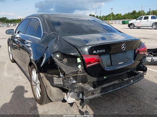 2019 MERCEDES-BENZ A 220 A220
