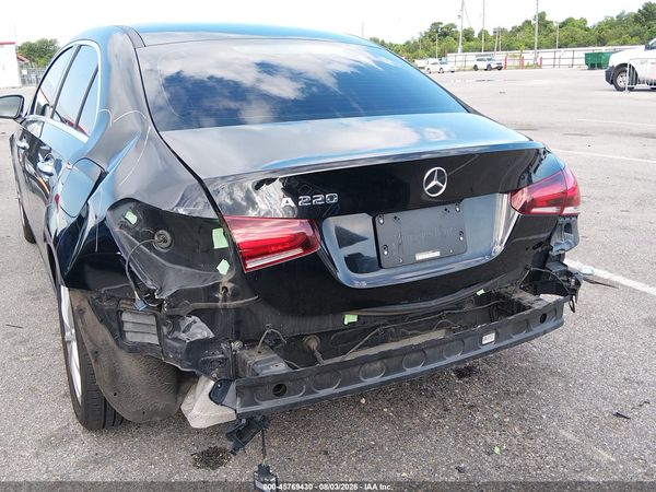 2019 MERCEDES-BENZ A 220 A220