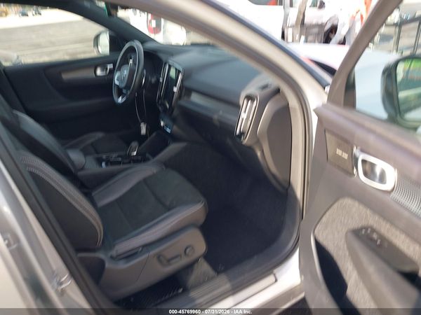 2019 VOLVO XC40 T5 R-DESIGN