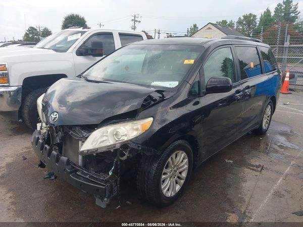2016 TOYOTA SIENNA — I2