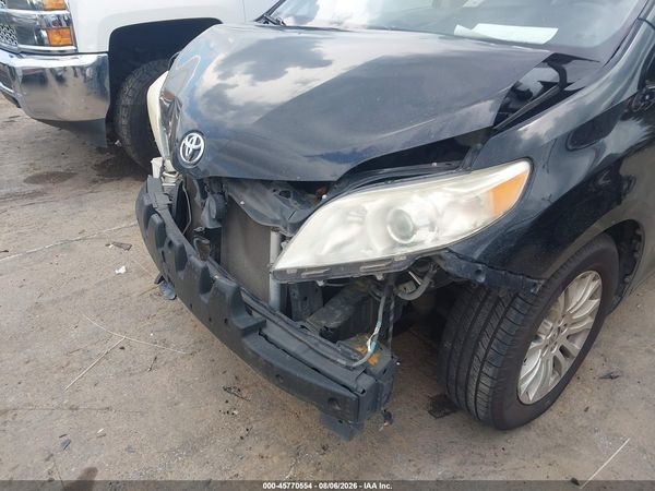 2016 TOYOTA SIENNA XLE 8 PASSENGER — I6
