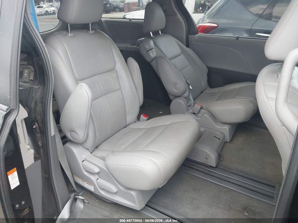 2016 TOYOTA SIENNA XLE 8 PASSENGER — I8