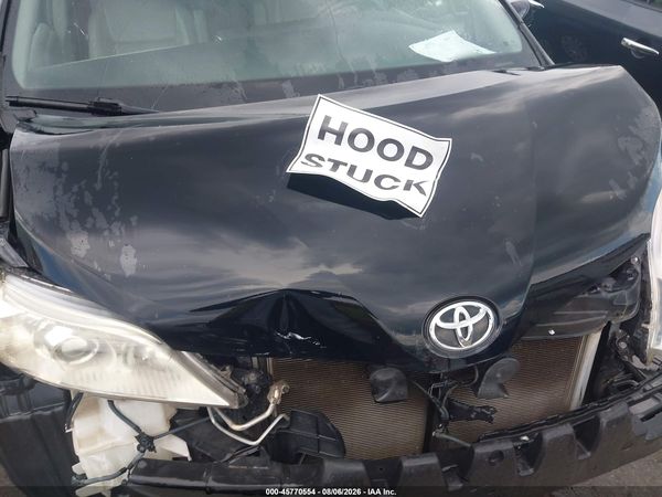 2016 TOYOTA SIENNA XLE 8 PASSENGER — I10