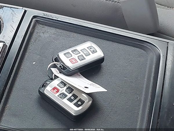 2016 TOYOTA SIENNA XLE 8 PASSENGER — I11