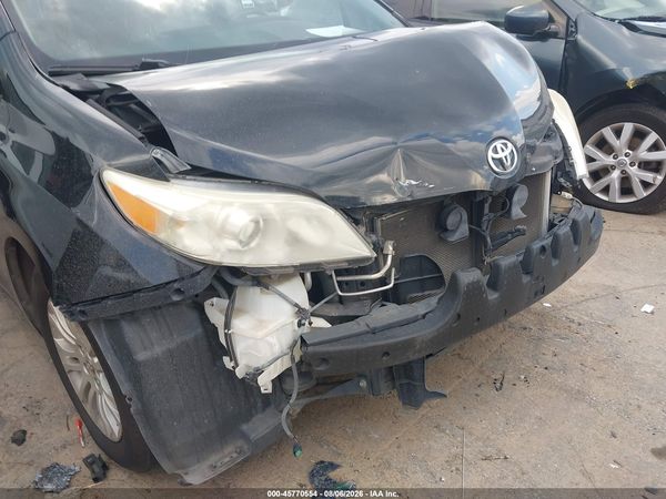 2016 TOYOTA SIENNA XLE 8 PASSENGER — I152
