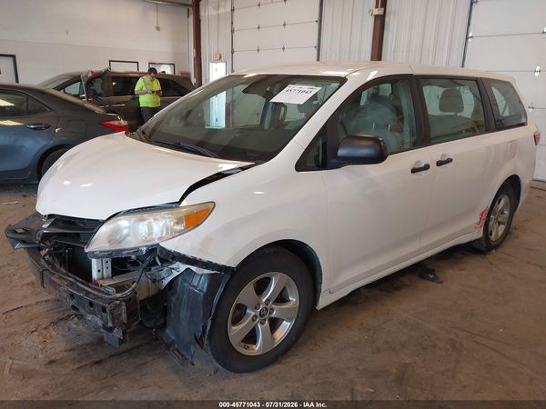 2018 TOYOTA SIENNA — I2