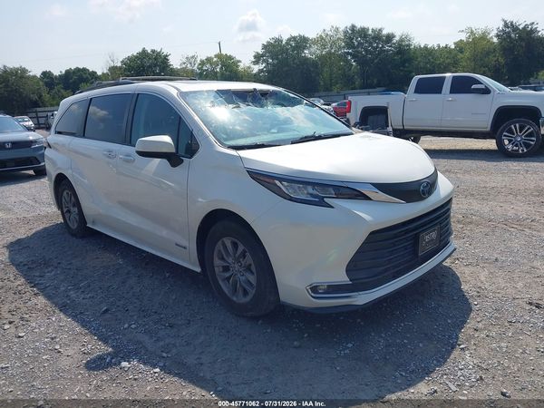 2021 TOYOTA SIENNA XLE — I1