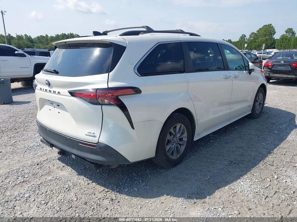 2021 TOYOTA SIENNA XLE — I4