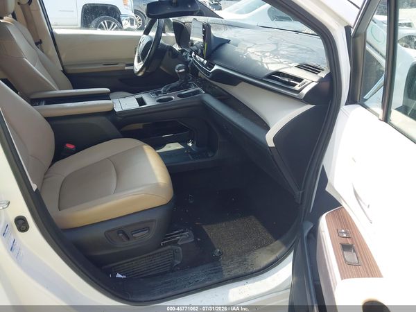2021 TOYOTA SIENNA XLE — I5